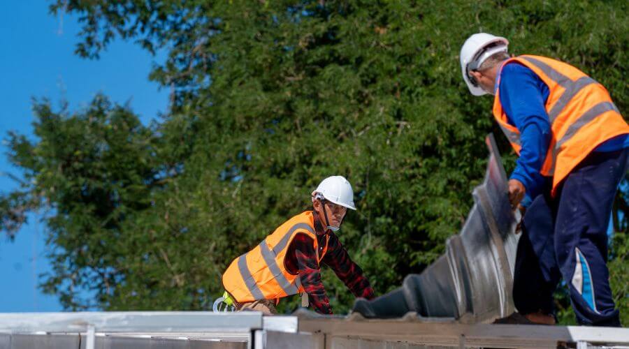 Expert Emergency Roof Repairs services in Luzerne, MI
